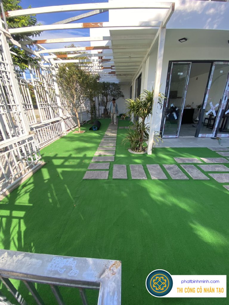 thi-cong-co-nhan-tao-da-nang-03