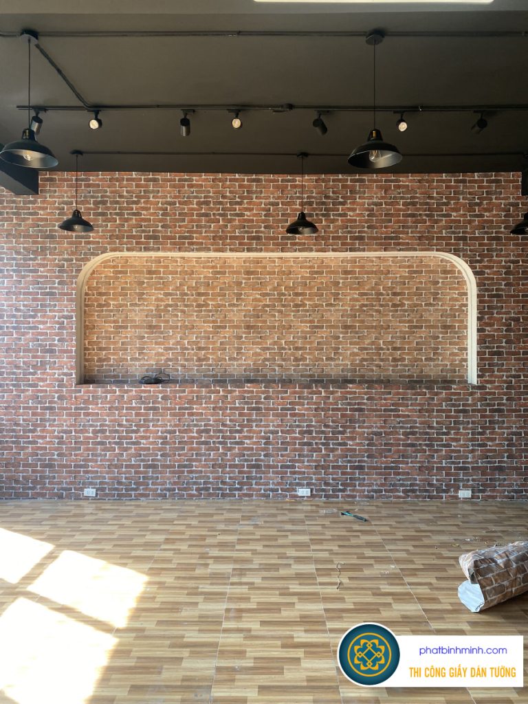 thi-cong-giay-dan-tuong-gia-gach-07