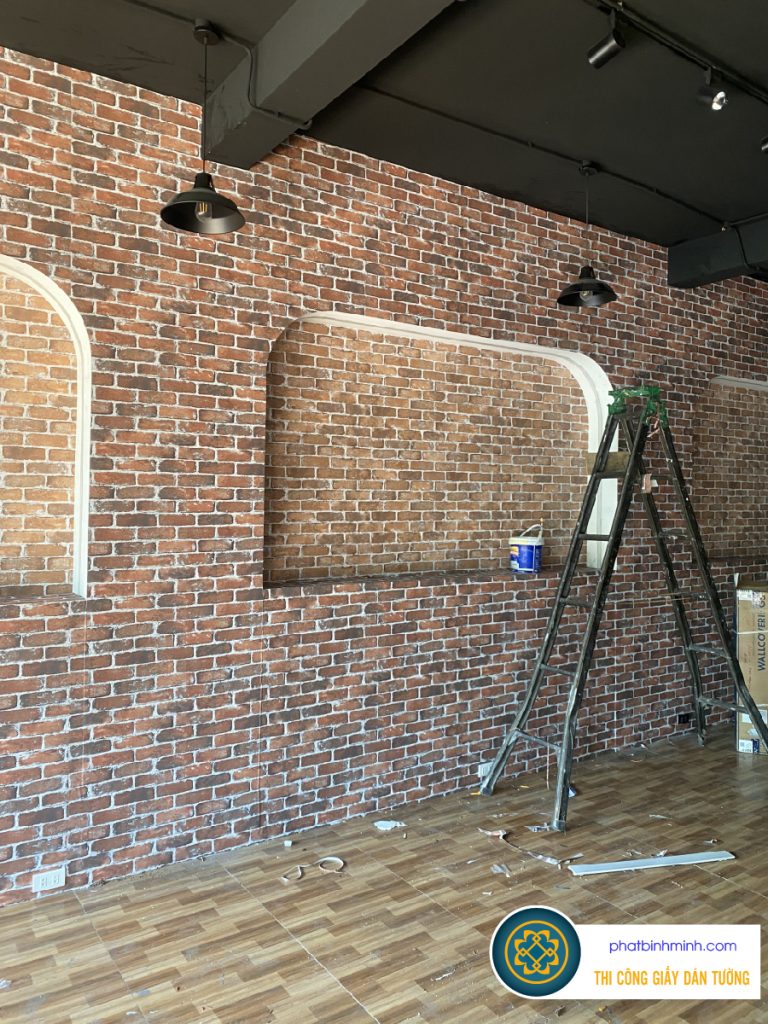 thi-cong-giay-dan-tuong-gia-gach-09