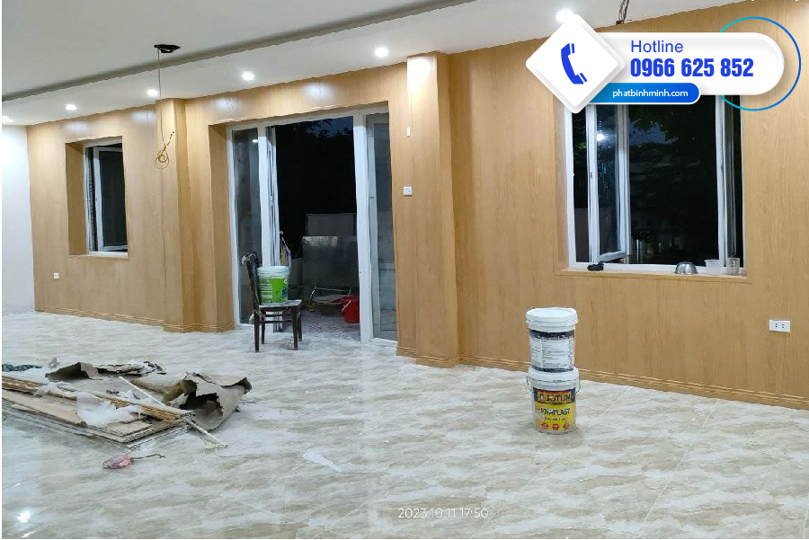 vach-ngan-nhua-gia-go-14